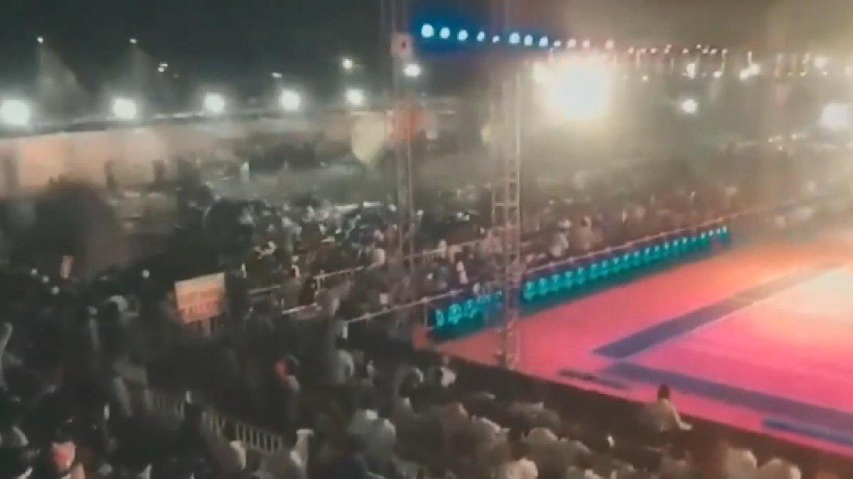 Hindistan'da tribün çöktü: 100'den fazla yaralı