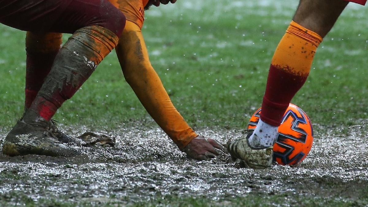 Galatasaray'da zemin krizi bir ayrılık daha getirdi