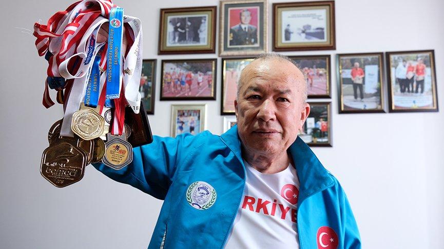 72 yaşındaki emekli astsubay atletizmde Türkiye rekorları kırıyor