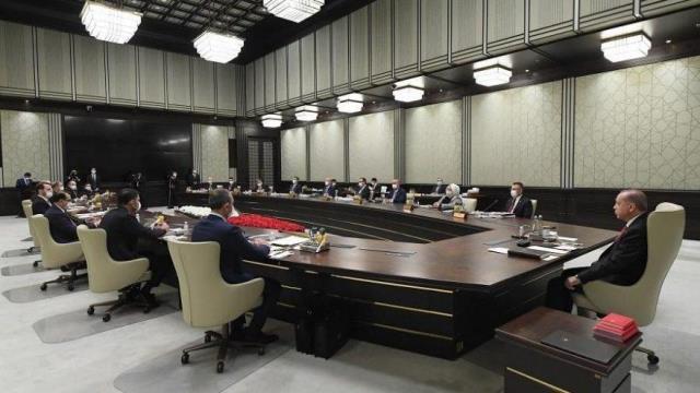 Kabine toplantısına dakikalar kala Reuters'a konuşan yetkili: Vakalar sonrası çok daha sert tedbirler görebiliriz