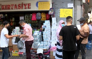 Kırtasiyeler defter kalem değil maske satıyor