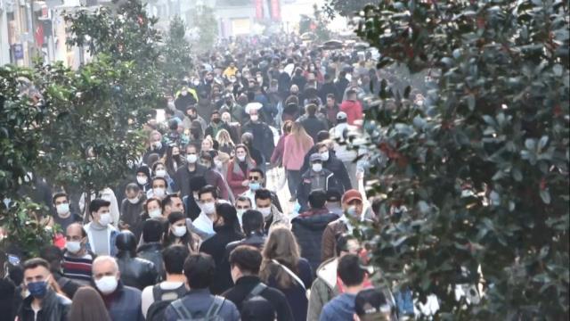 Kısıtlamasız cumartesi uzmanları korkuttu: Böyle sürdükçe pandemi bitmez, asıl tablo üç hafta sonra belli olacak