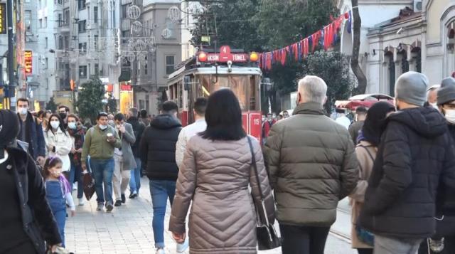 Kısıtlamasız cumartesi uzmanları korkuttu: Böyle sürdükçe pandemi bitmez, asıl tablo üç hafta sonra belli olacak