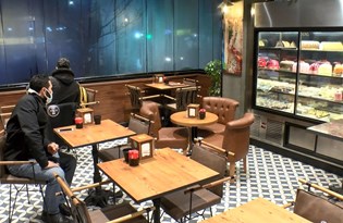 İstanbul'da kafe ve restoranlar ilk müşterilerini aldı
