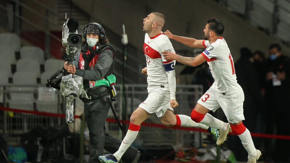 Hollanda karşısında hat-trick yapan Burak Yılmaz geceye damga vurdu