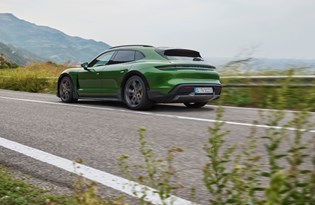 Porsche'den, elektrikli otomobil konseptine yeni boyut: Taycan Cross Turismo tanıtıldı