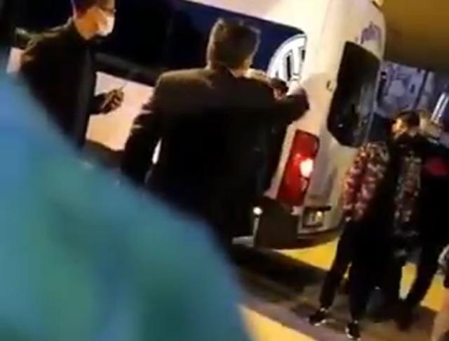 Minibüsteki fazla yolculara sinirlenen kaymakam kendini tutamadı, sözleri gündem oldu