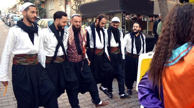 Halaylı restoran açılışına polisten engel