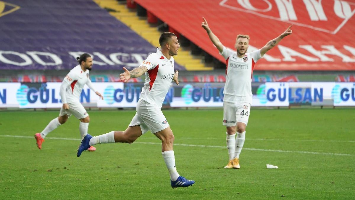 Gaziantep FK, Gençlerbirliği'ni 10 kişiyle mağlup etti