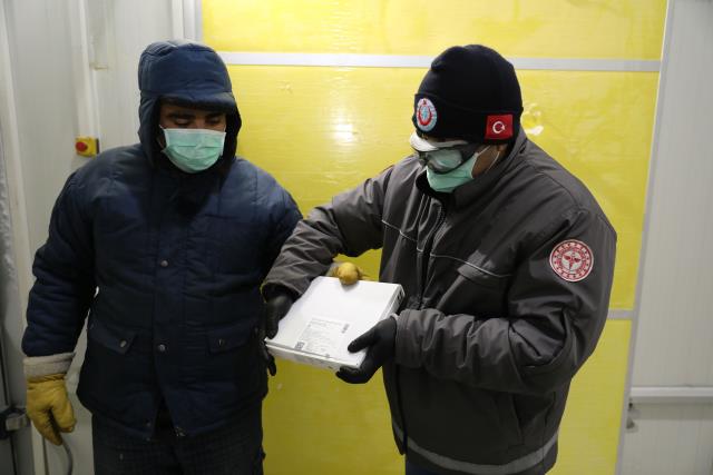 Sağlık Bakanlığı Türkiye'ye gelen BioNTech aşılarının görüntülerini paylaştı: -80 derecede özel odalarda saklanıyor