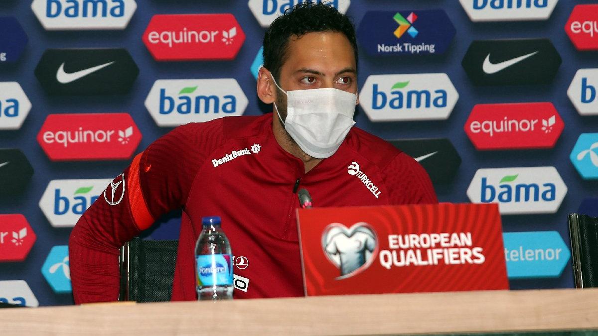 Hakan Çalhanoğlu: 'Ben olsam Ibrahimovic ile Burak Yılmaz'ı birlikte oynatırdım'