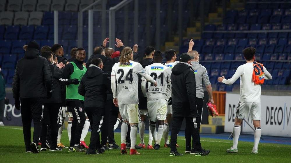 Beşiktaş galibiyetten sonra Sergen Yalçın'a koştu