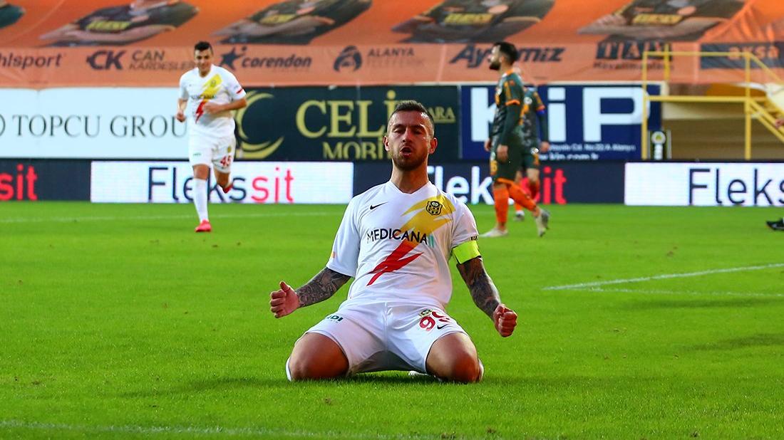 Adem Büyük: Sergen Yalçın'la konuştuktan sonra hakeme bir şeyler oldu