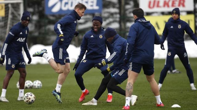 Son Dakika: Fenerbahçe'de korona vakaları yükseliyor! 4 futbolcunun testi pozitif