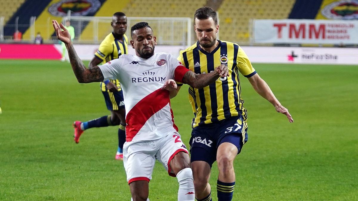 Fenerbahçe Antalyaspor maçında penaltı tartışması! Novak'ın hareketi...
