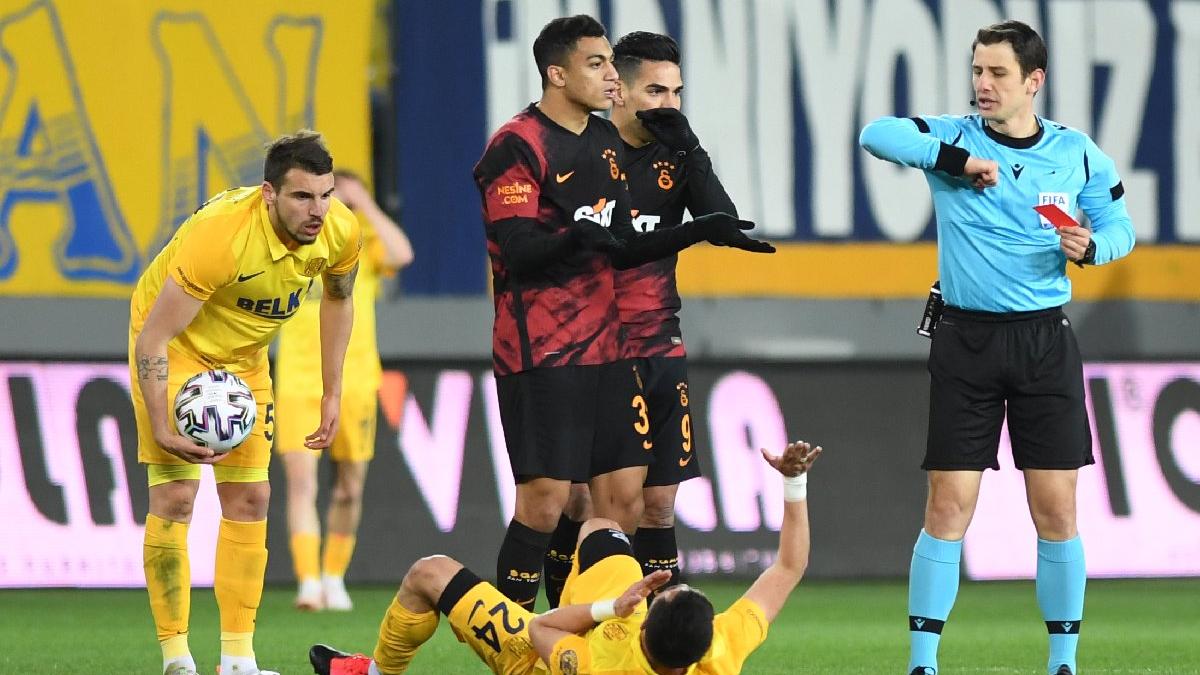 Mostafa Mohamed'e şok kırmızı kart! Dirseğin ardından atıldı...