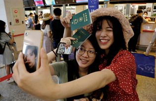 Sosyal medyanın yeni akımı: Sahte uçak yolculuğu