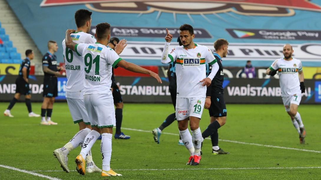 Alanyaspor, Trabzonspor'u Davidson ile avladı!