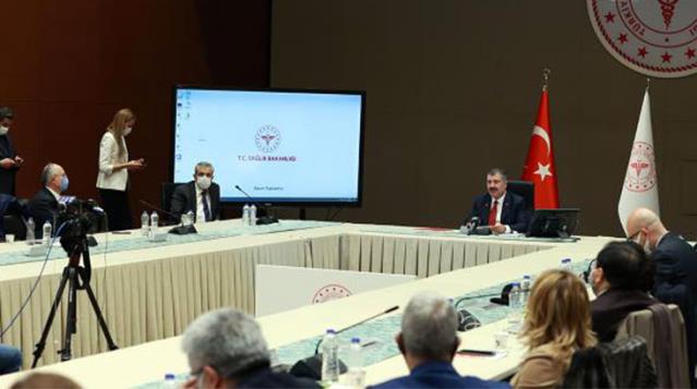 Tüm gözlerin çevrildiği Bilim Kurulu toplantısı başladı! 30 bine dayanan vakalar kısıtlamaları geri getirebilir