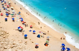 Bakan açıkladı: 15 Nisan'dan sonra İngiliz turistlerden PCR testi istenmeyebilir