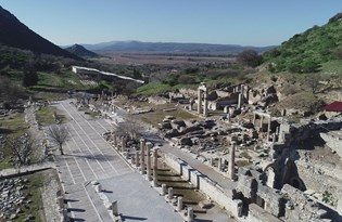 Efes Antik Kenti, pandemi döneminde de güvenli turizmin adresi oldu