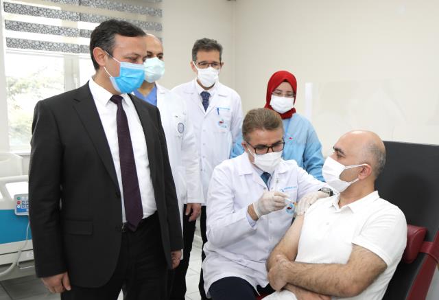 Türkiye'nin gözü bu aşıda! Kayseri'de insan deneyleri başlayan aşının Faz-2 çalışmaları Nisan ayında bitecek