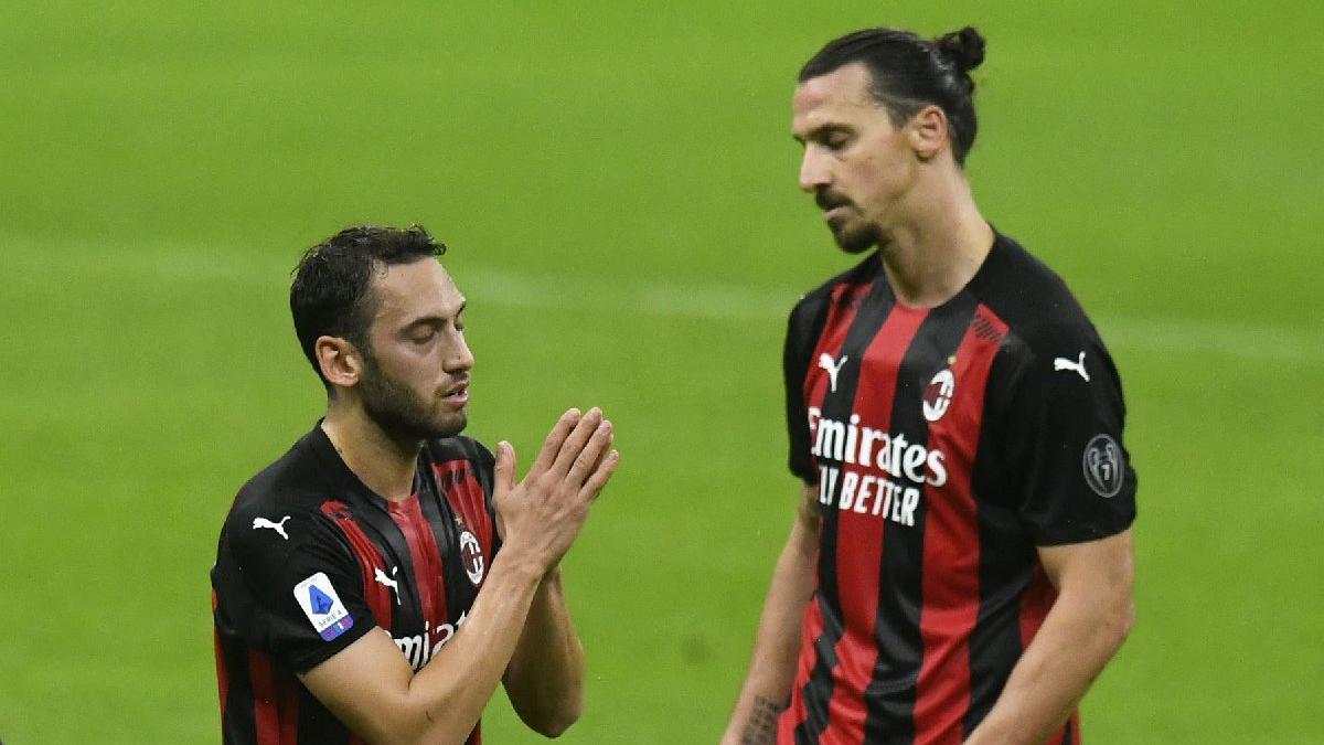 Milan'a Hakan Çalhanoğlu ve Ibrahimovic'ten kötü haber