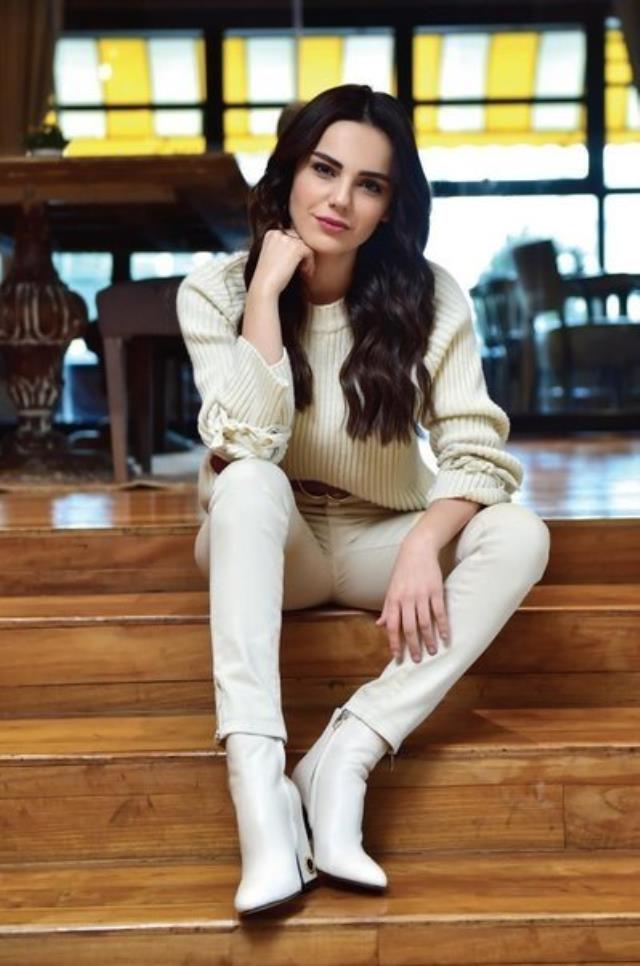 Ünlü oyuncu Yağmur Tanrısevsin, koronavirüse yakalandı