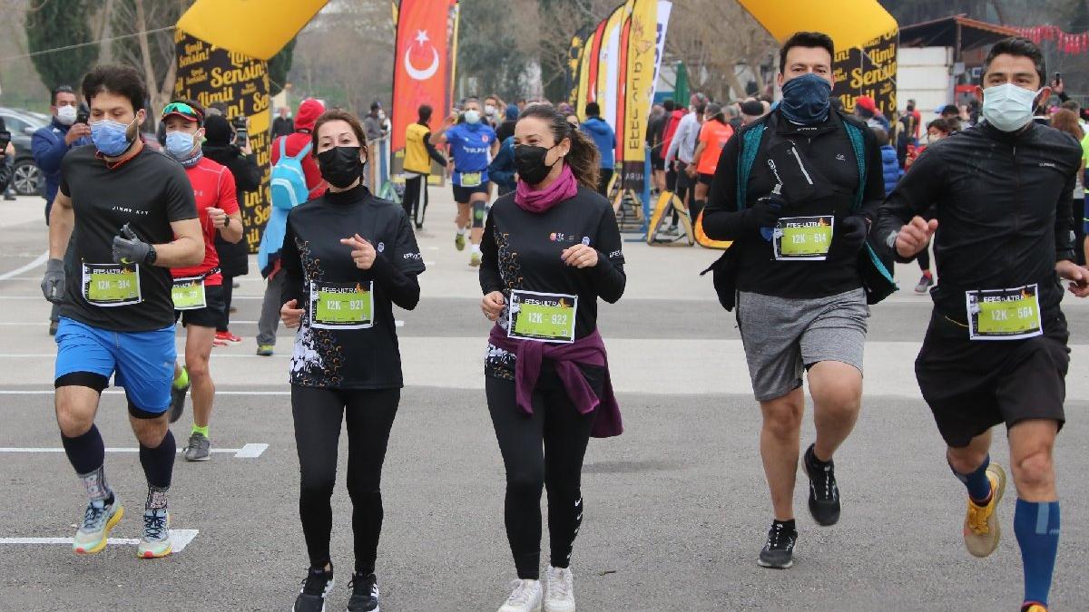 4. Efes Ultra Maratonu'na yoğun ilgi... Belediye Başkanı da koştu