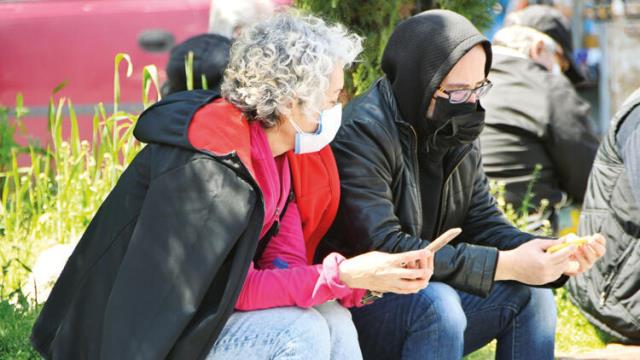 Bakan Koca aşı sırasının 55 yaş üzerine geldiğini duyurdu, vatandaşlar hastanelere akın etti