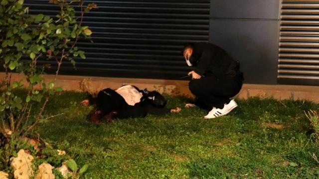 Kumar oynarken basılan kadın ikinci kattan atladı, eşi elbiselerini parçaladı