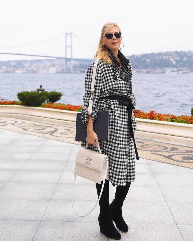 Boğaz manzaralı yalısından 'Evde kal' çağrısı yapan Arzu Sabancı'ya tepki yağıyor