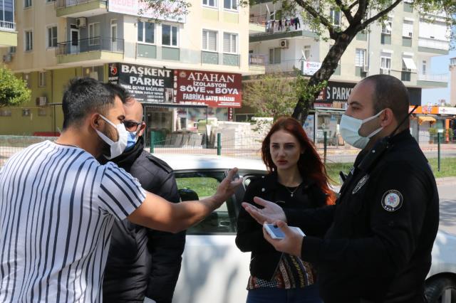 Denetimde sevgilisine ceza yazıldığını düşünen genç kız, gözyaşlarını tutamadı