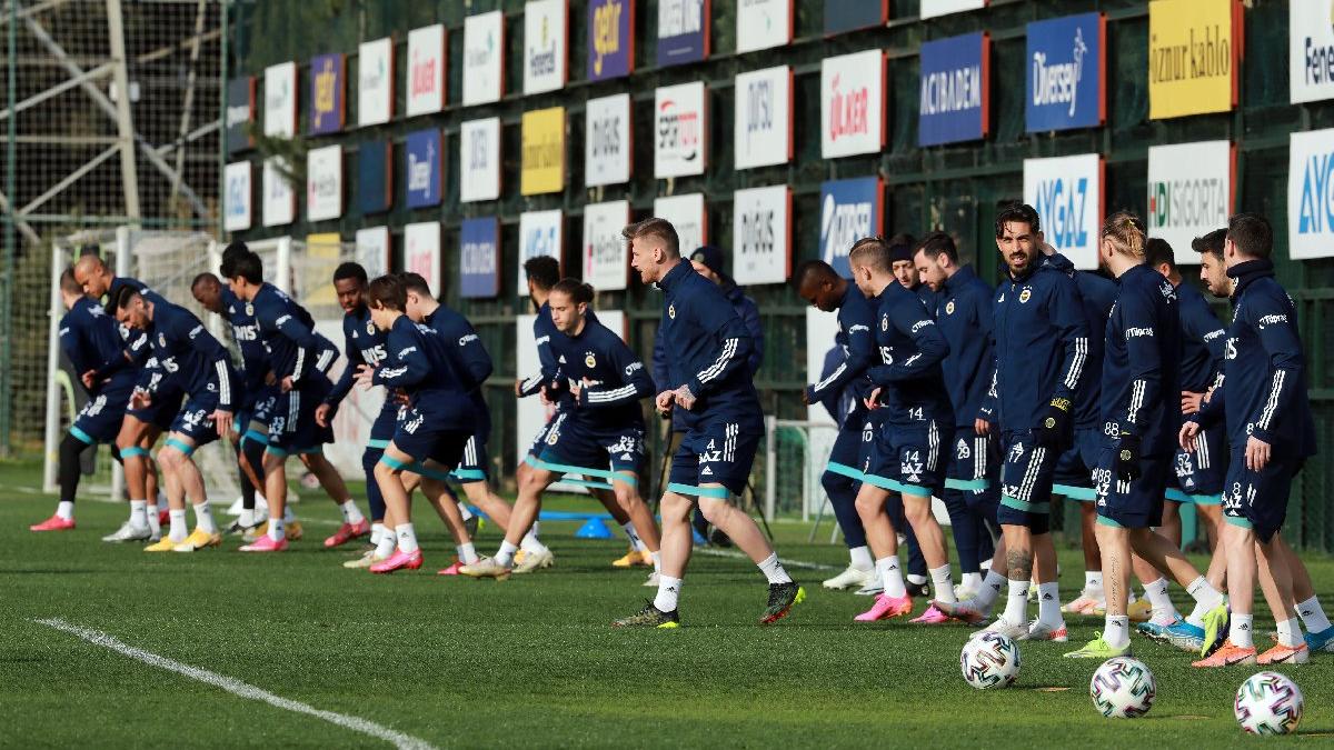 Fenerbahçe'de 4 futbolcunun tedavisine devam edildi