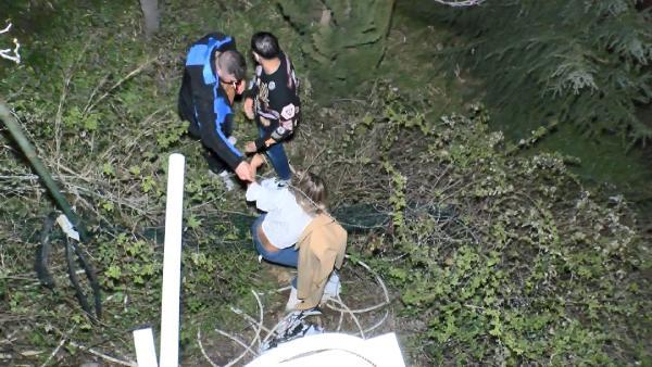 'Eğlence sahnesi çekeceğiz' denilerek düzenlenen 500 kişilik partiye baskın! Korkudan tel çitlere aldırmadan ağaçlık alana kaçtılar