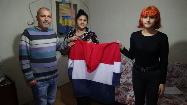 Genç kız verdiği kilolarla bambaşka biri oldu! Artık rahatlıkla arkadaşlarıyla görüşebiliyor