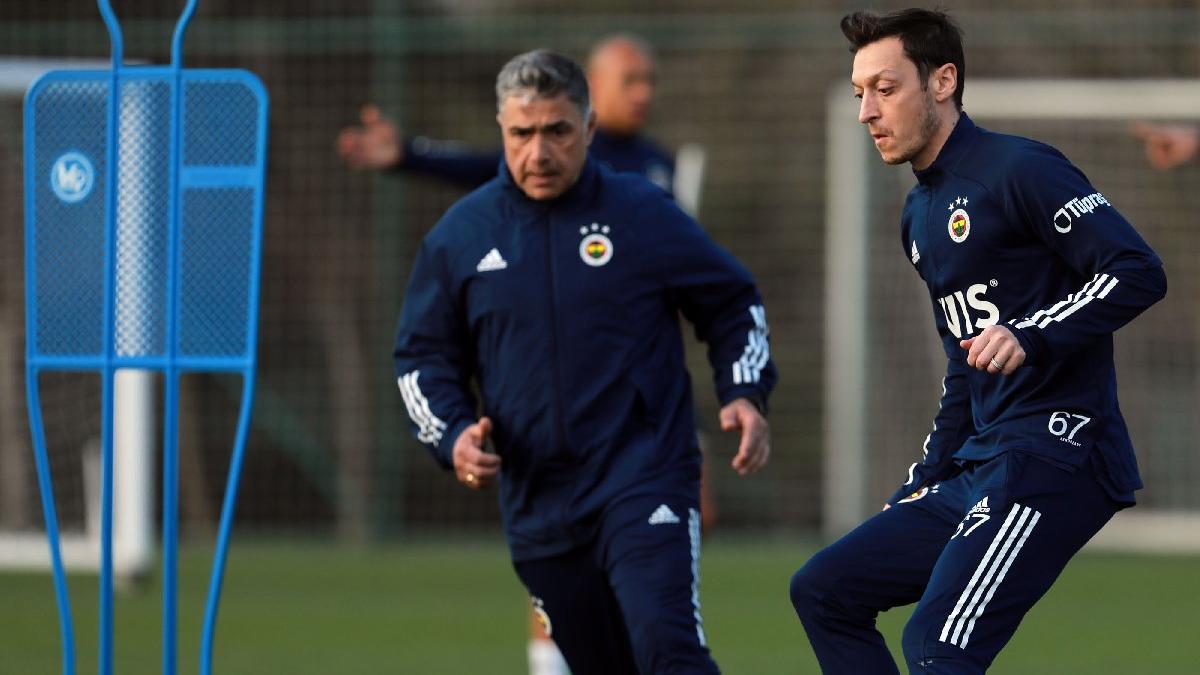 Mesut Özil'den Sinan Gümüş'e: 'Pardon kardeşim'