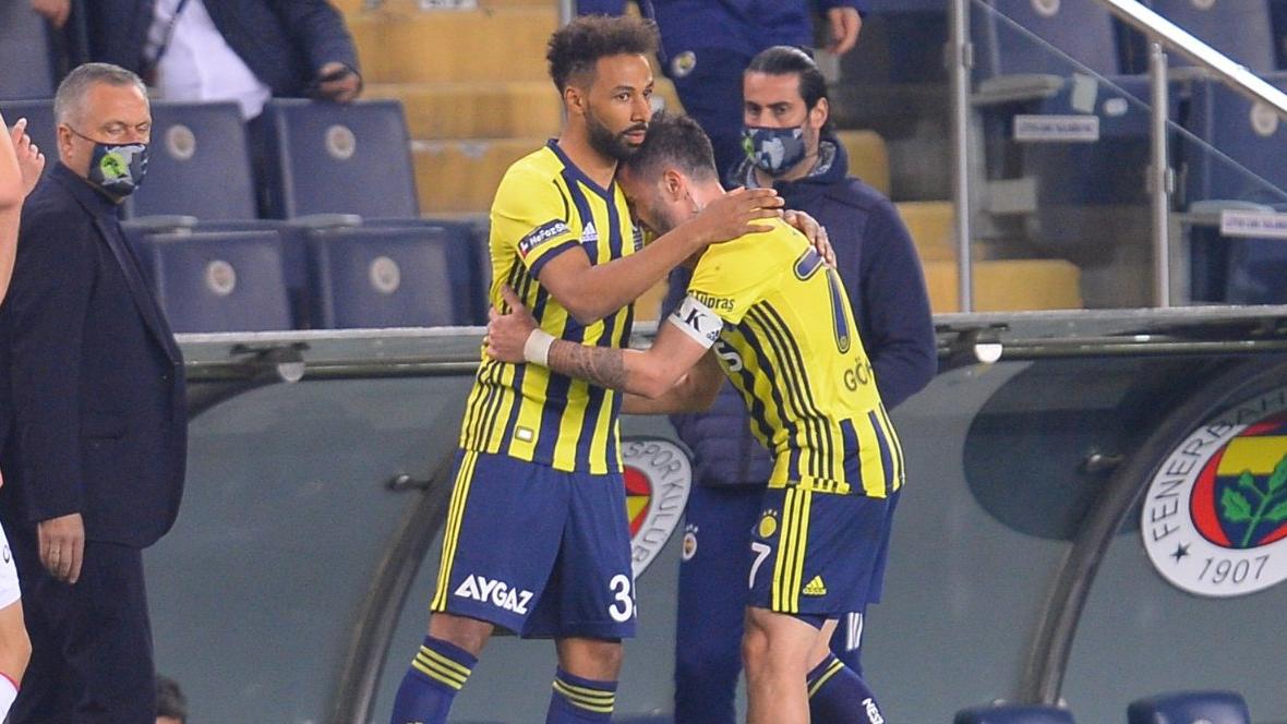 Fenerbahçe'de Gökhan Gönül şoku... İlk yarıyı tamamlayamadı
