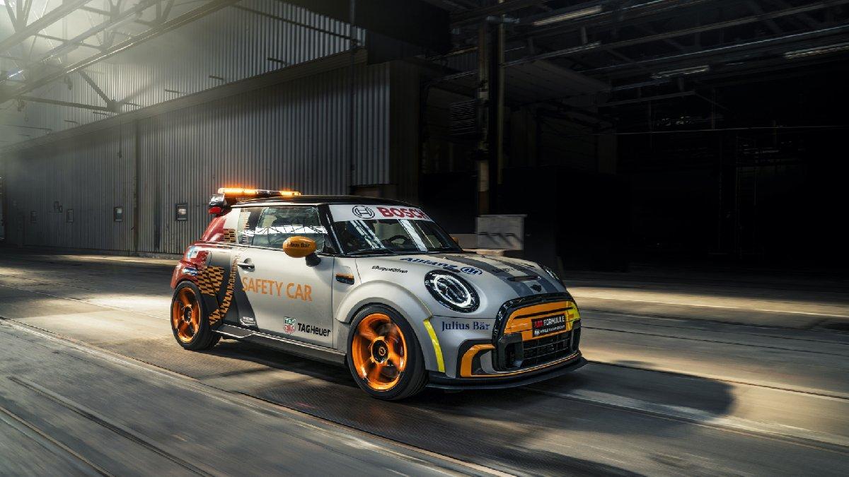 Formula E'nin güvenlik aracı elektrikli Cooper oldu
