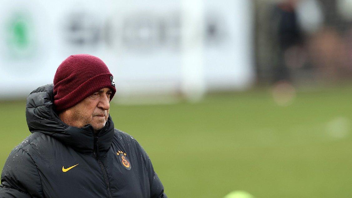 Galatasaray'da oklar Fatih Terim'e çevrildi