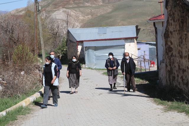 İstanbul'dan kaçıp sığındıkları köylerine koronavirüsü sokmadılar