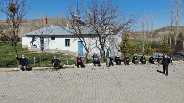 İstanbul'dan kaçıp sığındıkları köylerine koronavirüsü sokmadılar