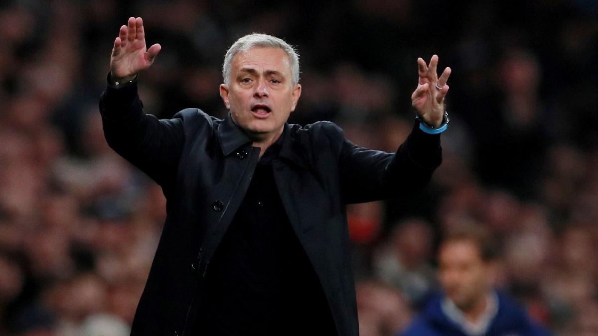 Tottenham, Jose Mourinho'yu kovdu