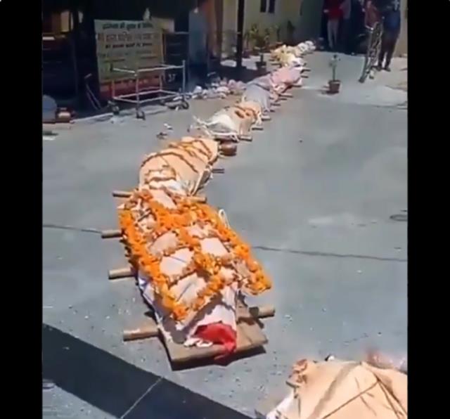 Korona onları tamamen ele geçirdi! Yakılmak için sıra bekleyen cansız bedenler dünyayı dehşete düşürdü