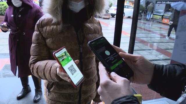 Koronavirüs testi pozitif çıkanlar sokaklarda bu yöntemle dolaşıyor