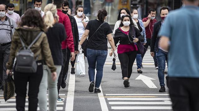 Koronavirüs testi pozitif çıkanlar sokaklarda bu yöntemle dolaşıyor! HES kodu sahtekarlığı aldı başını gidiyor