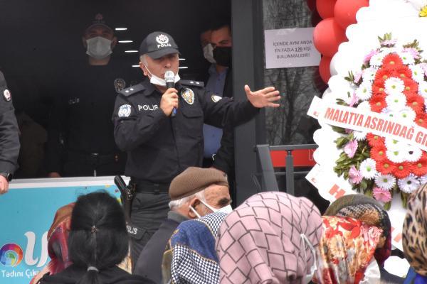 Son dakika haberleri... SİVAS MARKET AÇILIŞINDA KORONAVİRÜSE RAĞMEN 'İNDİRİM' İZDİHAMI