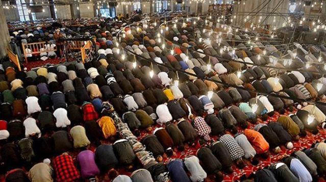 Mescid-i Haram ve Mescid-i Nebevi'de teravi namazları 20 yerine 10 rekat kılınacak