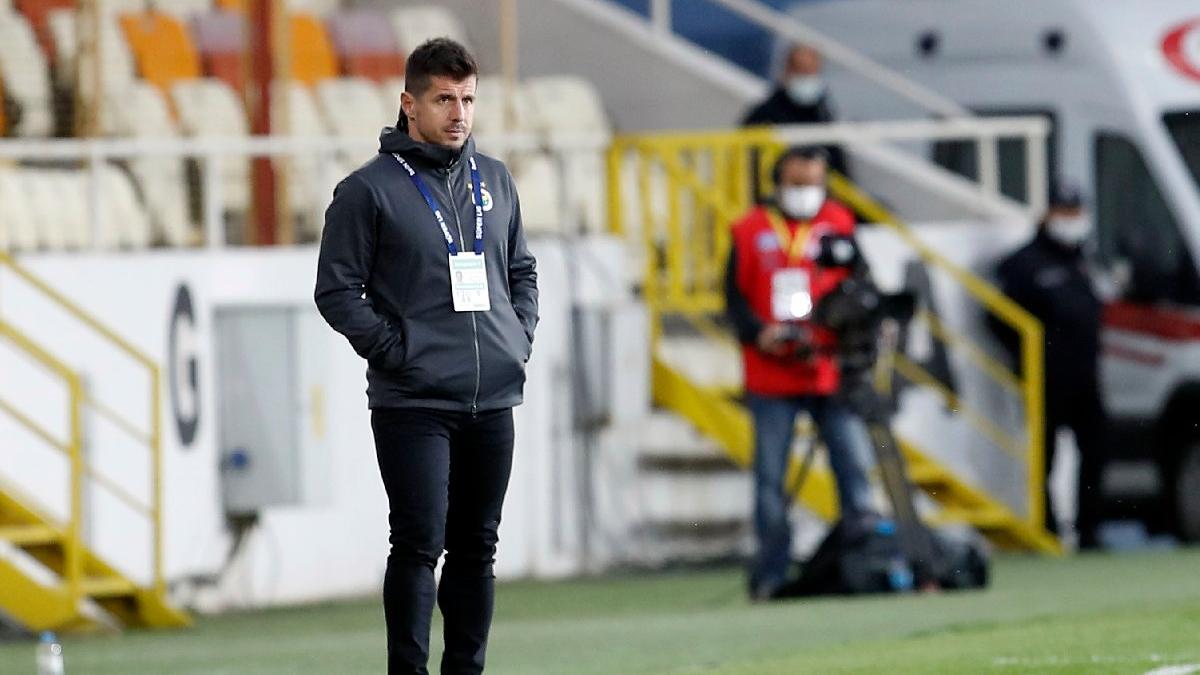 Emre Belözoğlu'ndan futbolculara moral: 'Tek bir kişiye bile laf söyletmeyeceğiz'
