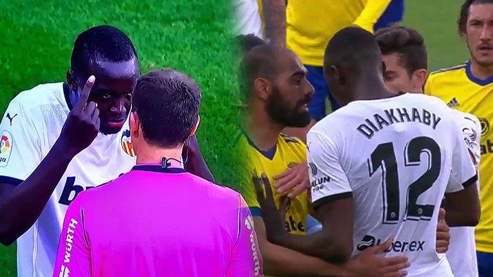 Valencia ırkçı saldırı nedeniyle sahadan çekildi